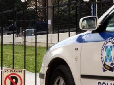 Γυναίκα έπιασε από τα μαλλιά και χαστούκ...