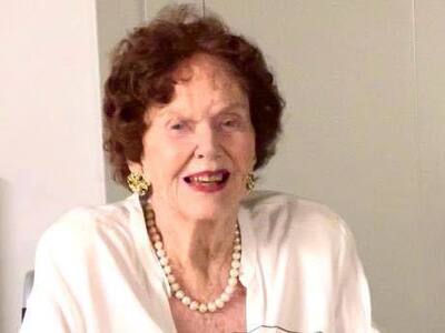 102 κεριά έσβησε η Μαργαρίτα Παπανδρέου-...