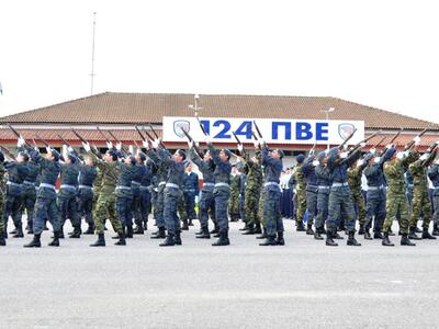 Αυξάνεται η στρατιωτική θητεία; Τι μελετ...