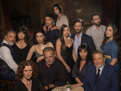 Γη της ελιάς: Συγγενείς και φίλοι γυρίζο...