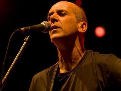 Ο ευαίσθητος τραγουδοποιός Ορφέας Περίδη...