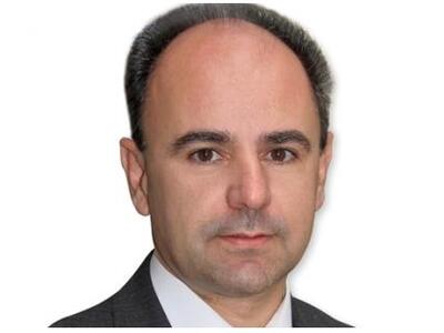 Πόλεμο συμφερόντων βλέπει πίσω απ' τον θ...