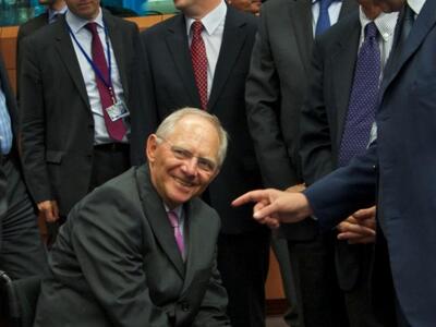 Διαψεύδονται τα σενάρια παραίτησης του Σόιμπλε 