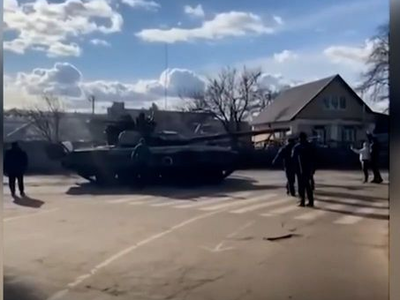 Επίτροπος Γιόχανσον: 400.000 πρόσφυγες α...