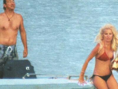 Η Ελένη κάνει διακοπές... αλλά παρακολου...