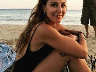 Στη Δονούσα με το μαγιό της και χωρίς μα...