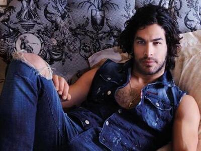 Ο γοητευτικός Νίκος Αναδιώτης παντρεύετα...