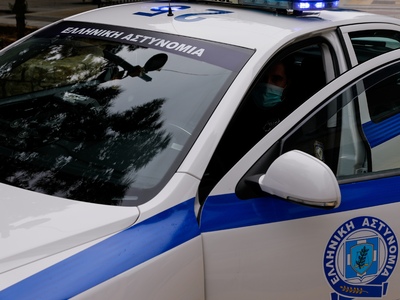 Ξυλοκόπησαν και άφησαν ημίγυμνη μία 83χρ...