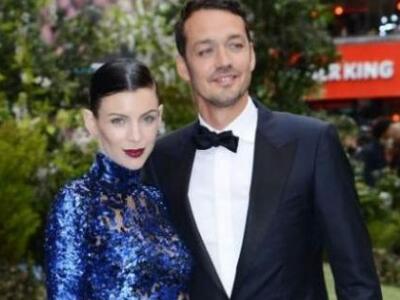 «Πόρτα» στην Kristen Stewart από την σύζ...