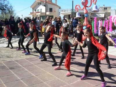 Πάτρα: Πανηγύρι χρωμάτων, χορού, κεφιού ...