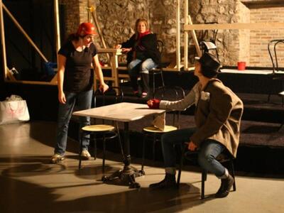 «Τα λιοντάρια της πλατείας» σε διασκευή ...