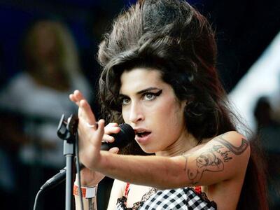 Amy Winehouse: Ξόδεψε 1.360 ευρώ για ναρ...