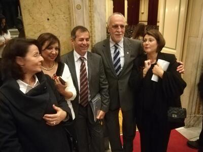 Χαμογελαστοί ο Βασίλης Σεβαστής (δεξιά) ...