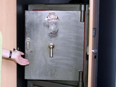 Η οικιακή βοηθός έβαλε χέρι στο χρηματοκιβώτιο