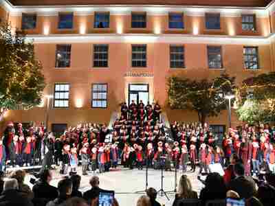 Πάτρα: Μαγική η Χριστουγεννιάτικη συναυλ...