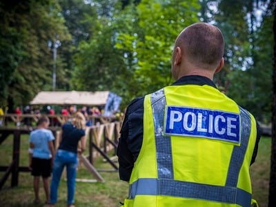 Παρίσι: Τέσσερις τραυματίες σε επίθεση μ...