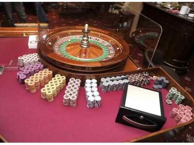 Ο αστυνομικός υποδύθηκε τον πελάτη και α...