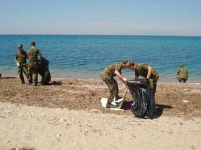 Πάτρα: 50 στρατιώτες καθαρίζουν από το π...