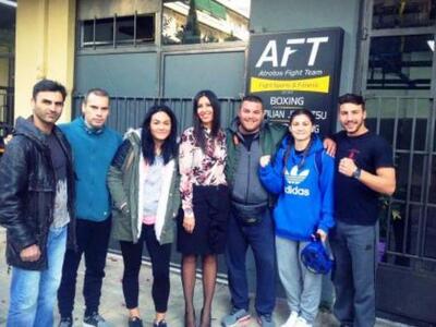 Ο Μάκης Συνοδινός με τους πυγμάχους του