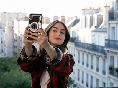 Emily in Paris: Πόσο χρονών είναι η «Έμιλι»