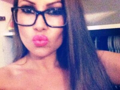  Η Ρία Τσίγκα κάνει ηλιοθεραπεία και τρε...