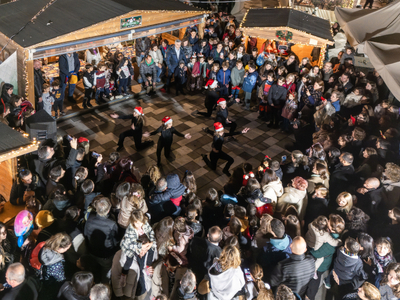 Άναψε το Χριστουγεννιάτικο δέντρο στη Να...