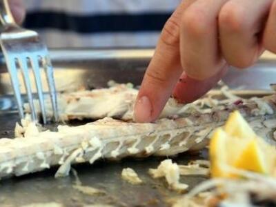 Τρίκαλα: Χαμός σε ουζερί - Έπιασε τους κ...