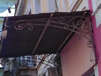 Το σκέπαστρο της πόρτας όπως είναι σήμερα