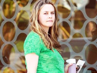 Η Alicia Silverstone και η μεγάλη κοιλίτσα της 