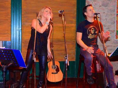 Καρέ καρέ στην μπυραρία των Στέφανου και...