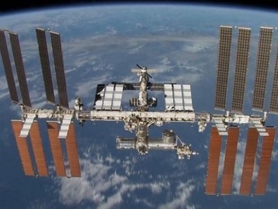 Διαστημικός περίπατος Ρώσων κοσμοναυτών... 