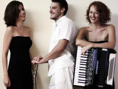 Ο Μάνος Χατζιδάκις συναντά την Edith Pia...