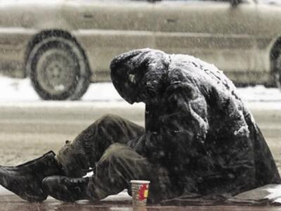 Άστεγοι διέρρηξαν αποδυτήρια γηπέδου για...