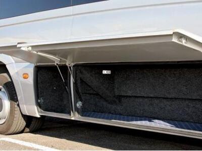 Πάτρα:"Πέταξαν" αποσκευές μέσα...