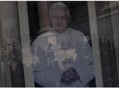 «Ομότιμος» Πάπας ανακηρύσσεται ο Βενέδικτός ΙΣτ' 