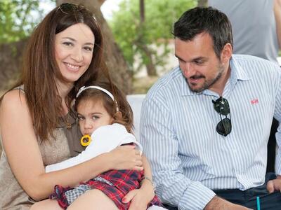 Κρύστα, Νίκος και Χαρά Μπαζιώτη