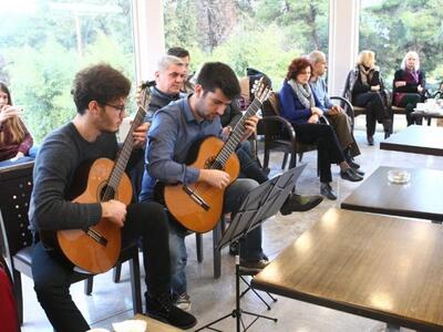 Πάτρα: Την πίτα τους έκοψαν τα  Νυκτά Έγχορδα 