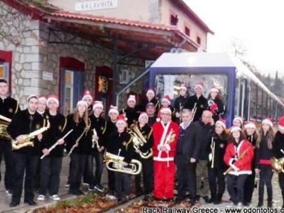 Μετά μουσικής η υποδοχή του Αϊ Βασίλη στ...