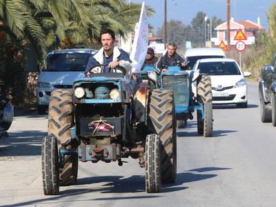 Αγρότες επιτέθηκαν με πορτοκάλια στο διο...
