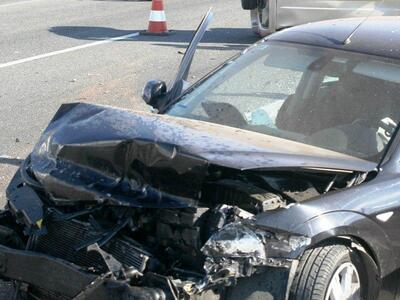 Αγρίνιο: Αυτοκίνητο «καρφώθηκε» σε ελιά ...