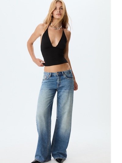 Χαμηλόμεσο με φαρδύ πόδι στο Stradivarius 