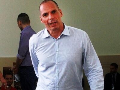 Βαρουφάκης: Δεν μου πλήρωσαν ούτε το ταξ...