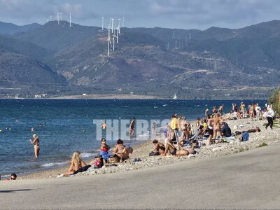 Εικόνα Πλαζ, μπροστά από το κολυμβητήριο...