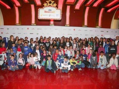 Πολλά γνωστά πρόσωπα στην πρώτη προβολή ...