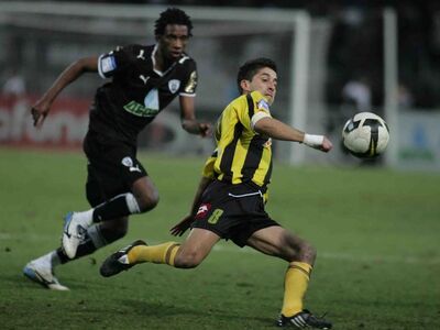 Περιμένει νέα από Αρφά, θέλει και Καπό