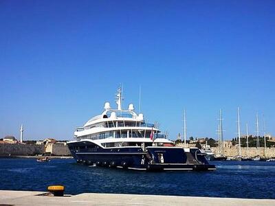 Στη Ρόδο η υπερπολυτελής θαλαμηγός CARINTHIA VII