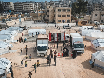 Εναέρια όψη της διανομής ειδών πρώτης αν...