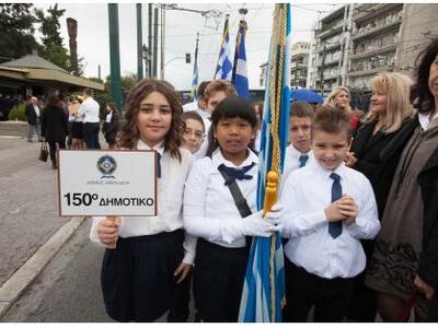 Παιδιά μεταναστών κράτησαν την ελληνική ...