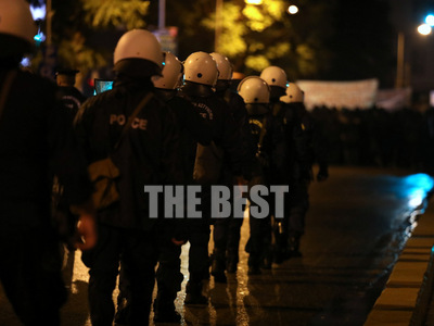 Πάτρα: Δεκάδες μολότοφ στην πορεία- Έγιν...