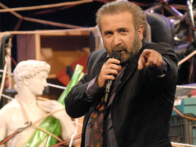 Τα κόμματα τρέμουν τον …Λάκη Λαζόπουλο